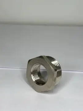 Футорка (Пробка проходная) 1"НР - 1/2"ВР латунь